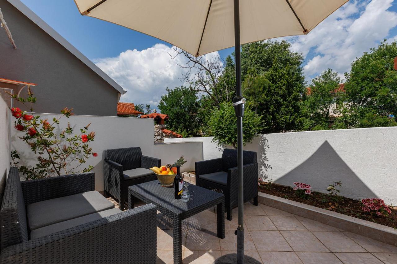 Charming Studio With Hot Tube, Terrace, Barbecue And Garden Kraljevica Ngoại thất bức ảnh