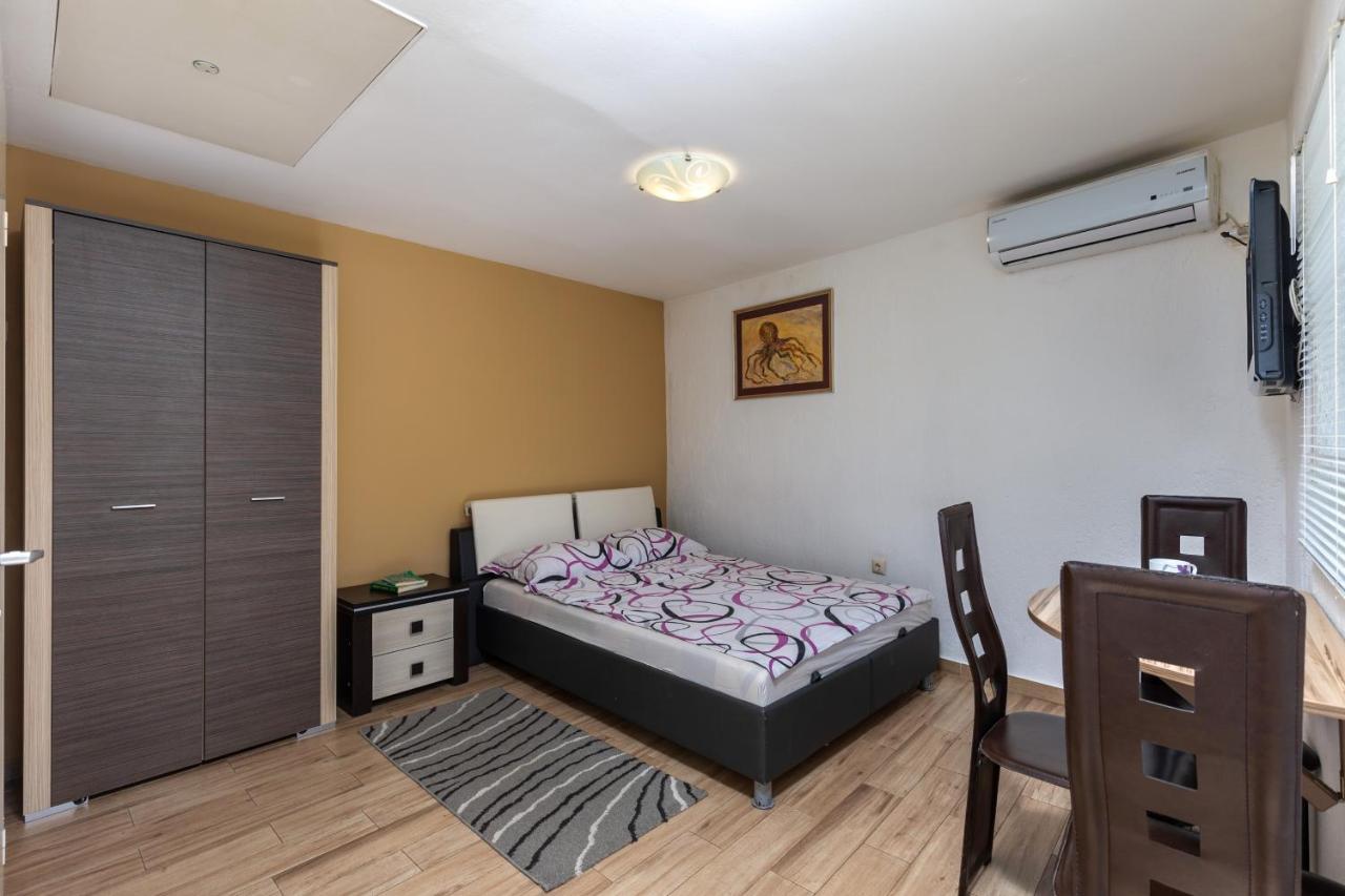 Charming Studio With Hot Tube, Terrace, Barbecue And Garden Kraljevica Ngoại thất bức ảnh