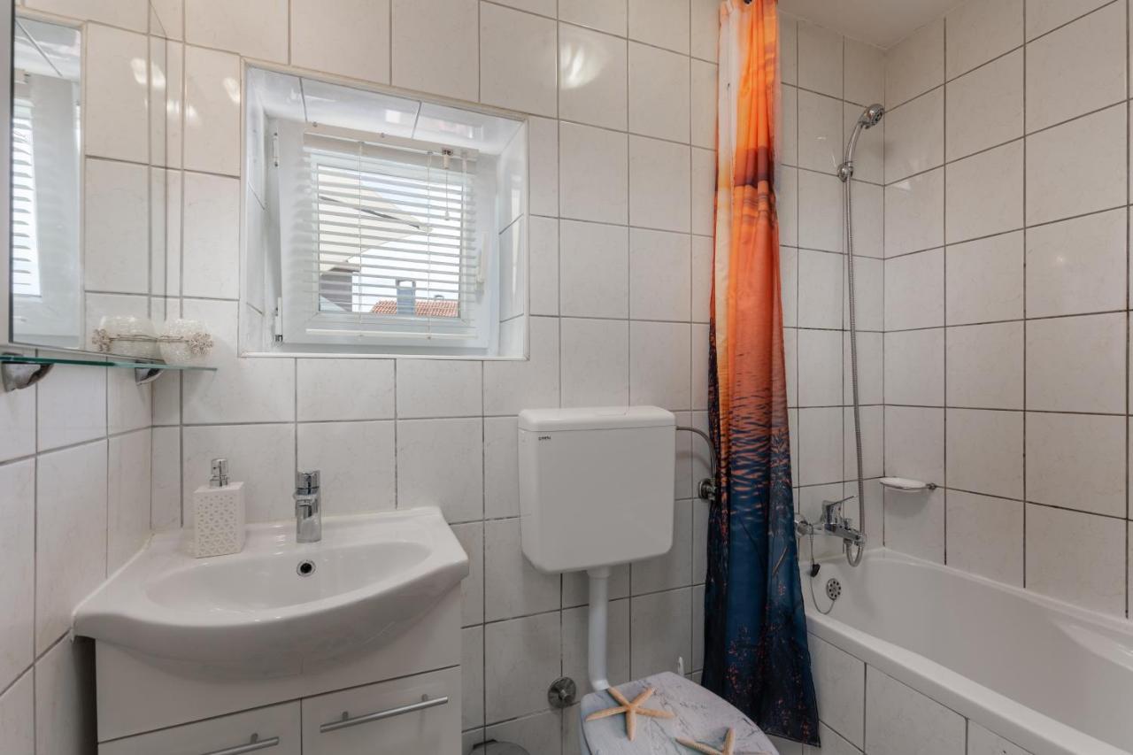 Charming Studio With Hot Tube, Terrace, Barbecue And Garden Kraljevica Ngoại thất bức ảnh