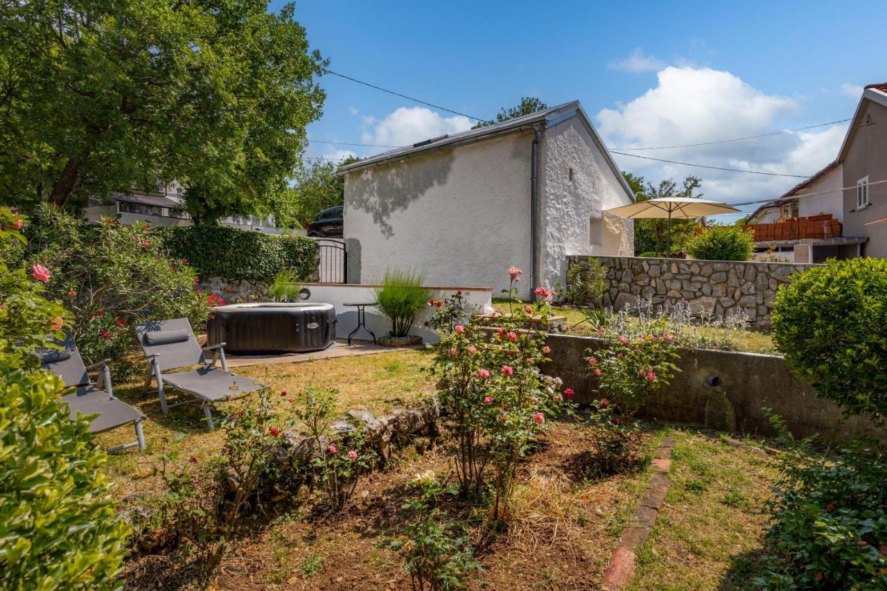 Charming Studio With Hot Tube, Terrace, Barbecue And Garden Kraljevica Ngoại thất bức ảnh